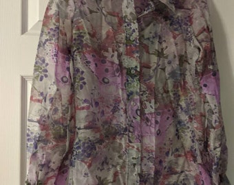 Jolie blouse fleurie transparente