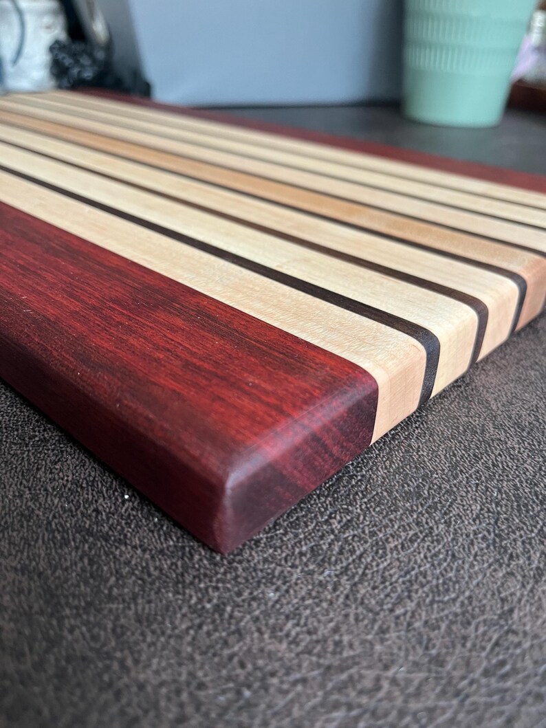 Handcrafted Signature Stripe Cutting Board – Maple, Walnut image 7