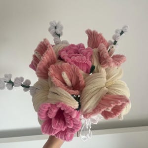 pink pipe cleaner bouquet