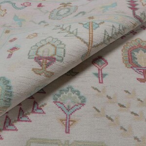 Hand Knotted Wool Oushak Rug: Ivory Pastel Turkish Design