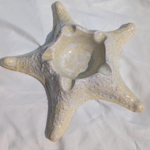 Handmade Starfish Pottery Bowl – Coastal Beach House Decor – Ocean-Inspired Ceramic Centerpiece