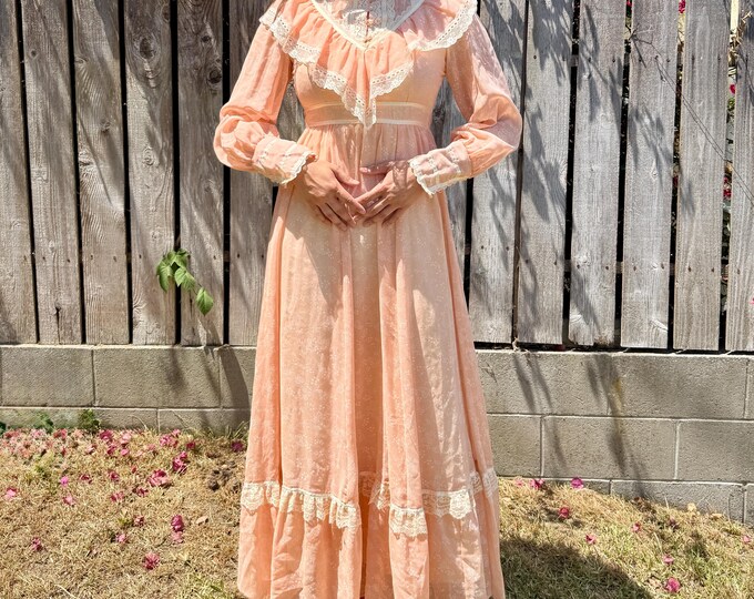 Vintage 1970s Cream Gold Lace Blouse