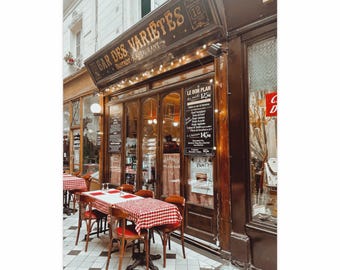 Print Parijse bistro: rood geblokte tafel, Franse cafémuurkunst (digitale download)