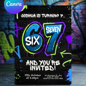 以下が含まれることがあります： 「ジョシュアは7歳になります」というテキストが入った、グラフィティスタイルの誕生日招待状。デザインは、青と緑の数字「6」と「7」と、その上下に「SIX」と「SEVEN」の文字が特徴です。招待状には日付、時間、RSVP情報が含まれています。