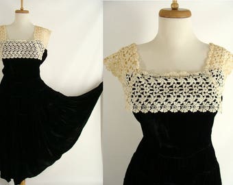 EMMA DOMB 40s Black Velvet Holiday Cocktail Party Dress. vintage 50s Elegant Full Skirt with Ecru Lace Collar. size M  10 12