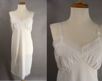 70s White Nylon Philmaid Full Slip with Embroidered Bow Bodice. Spring Summer Lingerie womens size 36 M Medium 8 10