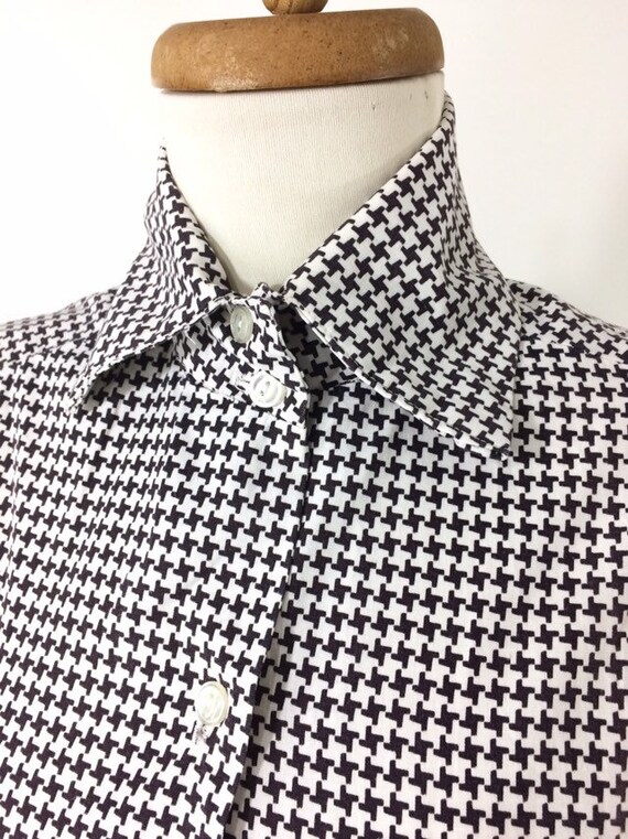 50s 60s Black and White Houndstooth Blouse. HIgh … - image 4
