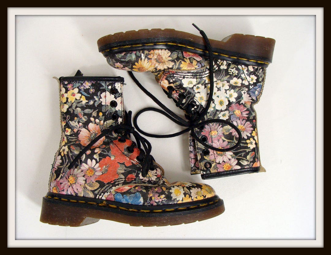 Little Girls Floral Print Dr Martens Combat Boots. 90s  display picture 3