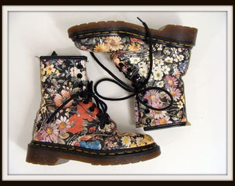 Little Girls Floral Print Dr Martens Combat Boots. 90s Grunge Flower Kids Festival Shoes ~ UK size 13 ~ US size 1