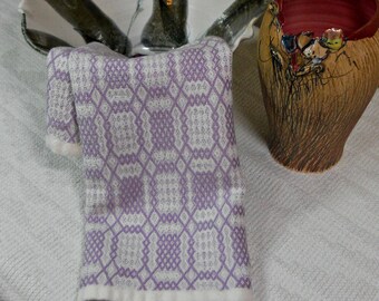 E152 Pañuelo de mesa o tocador tejido a mano - Fancy Pointed Twill