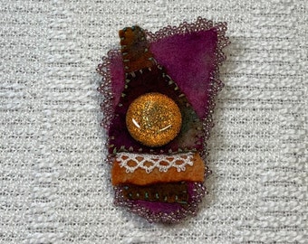 E1306 Handmade Felt Resist Dyed Brooch