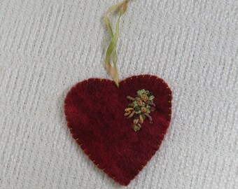 E1127 Handmade Wool Felt Heart