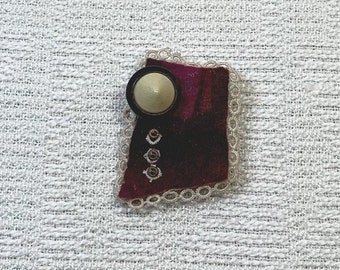 E1313 Handmade Felt Resist Dyed Brooch