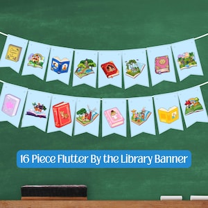 Puede incluir: Un banderín de 16 piezas con banderines azul claro, cada uno con una colorida ilustración de un libro abierto. El banderín está ensartado en una cuerda blanca, con el texto "16 Piece Flutter By the Library Banner" en un rectángulo azul.