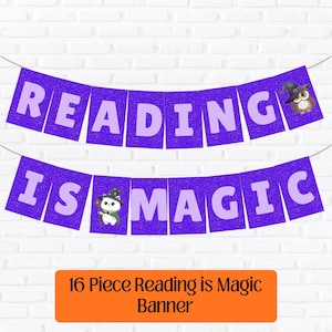 Op de afbeelding: Een paarse banner met de woorden "READING IS MAGIC" in witte letters. De banner bevat illustraties van een uil en een pinguïn met heksenhoeden. De banner is geregen aan een dunne zilveren draad. Een oranje banner onderaan luidt "16 Piece Reading is Magic Banner."