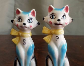 Retro Kitsch Cat Porcelain Salt & Pepper Shakers White/Aqua Made in Japan