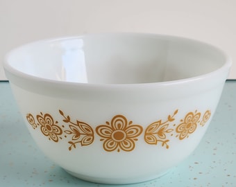 Pyrex 402 Butterfly Gold Mixing Bowl