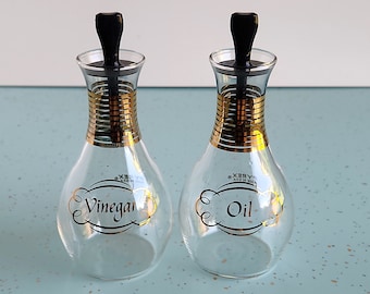 Pyrex Vinegar & Oil Cruet Set