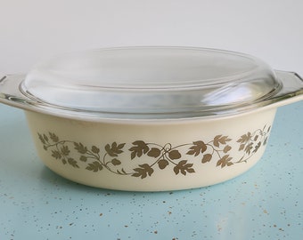 Pyrex 045 Golden Acorns Promo Lidded Oval Casserole 2.5 Quart