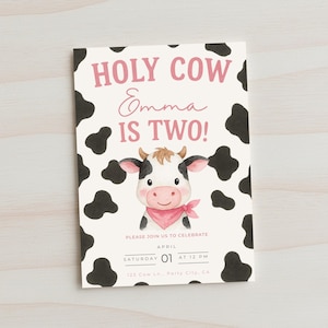 Heilige koe I&#39;m TWO uitnodiging, roze koe print uitnodiging, meisje 2e verjaardag, boerderijfeest sjabloon, rustiek boerenerf, bewerkbare canva download