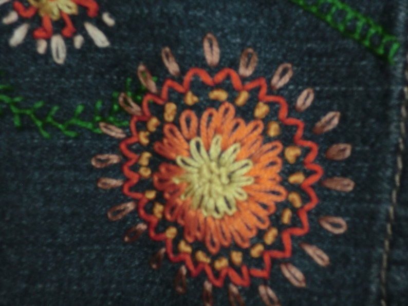 FLOWER POWER Hippie Style blue jean crewel embroidery PATTERN image 4