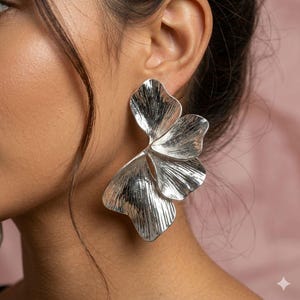 Pendientes florales de plata con diseño llamativo, regalo para ella, grandes, ligeros, colgantes, pendientes de boda, regalo para dama de honor, joyería llamativa.