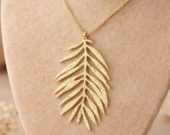 Collar de hoja de oro, elegante collar con colgante de oro para mujer, joyería minimalista natural, regalo para invitados de boda, collar ligero y cotidiano.