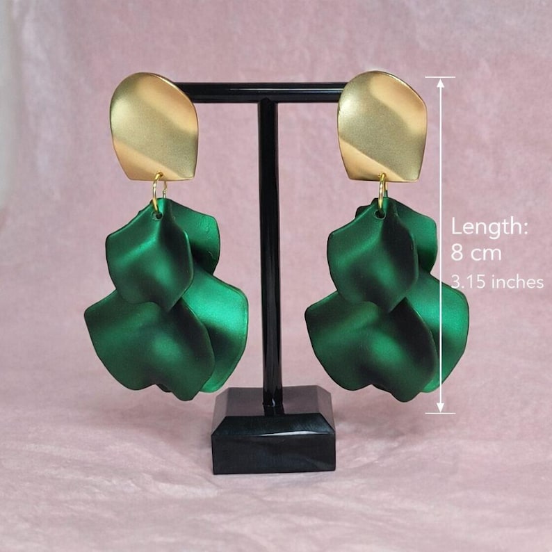 Smaragdgroene statementoorbellen, gewaagde sculpturale oorbellen, grote bloemoorbellen, moderne kunstsieraden, cadeau voor haar afbeelding 4