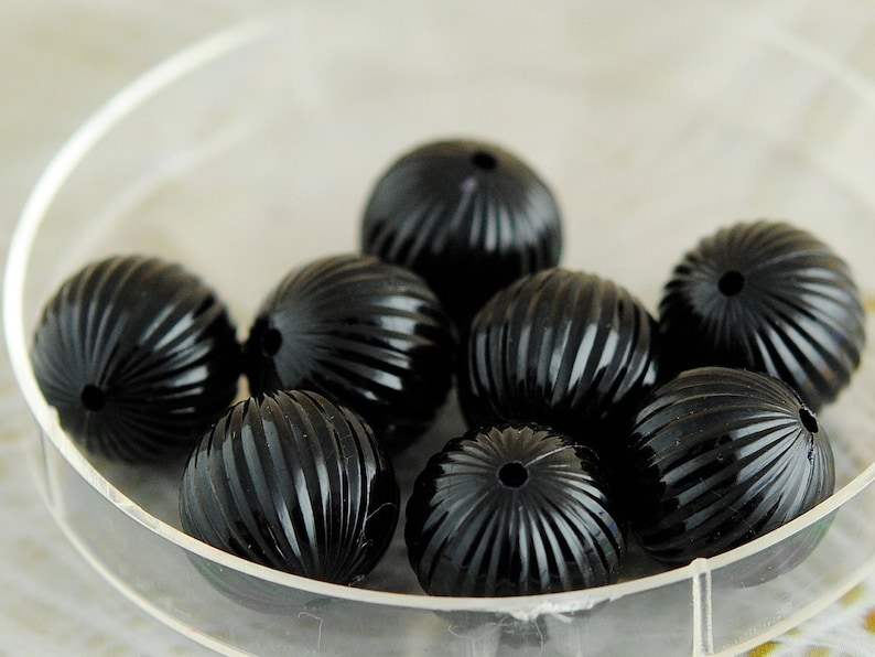 Lucite,Black Ribbed Round Beads Vintage Beads 8 15mm, B-498
