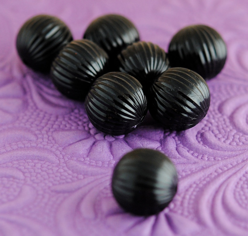Lucite,Black Ribbed Round Beads Vintage Beads 8 15mm, B-498