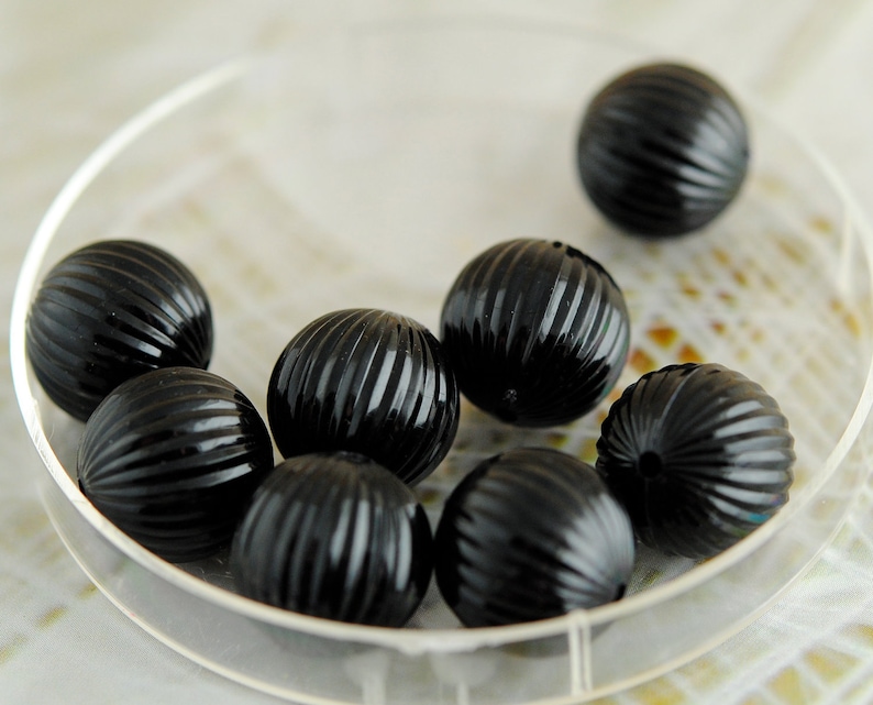 Lucite,Black Ribbed Round Beads Vintage Beads 8 15mm, B-498