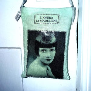 Bolsita verde - Mademoiselle Woman PARIS oPERA - Lavanda francesa - Adornada con purpurina líquida plateada