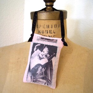 Bolsita PINK francesa - Mademoiselle Woman PARIS - lavanda francesa - adornada con purpurina líquida plateada
