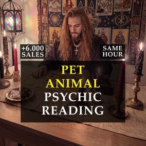 Puede incluir: Imagen que promociona lecturas psíquicas de animales de compañía. El texto en la imagen dice "+6.000 VENTAS" y "MISMA HORA". Las palabras "PET ANIMAL PSYCHIC READING" están en letras amarillas grandes. La imagen presenta una persona, velas y cartas del tarot.