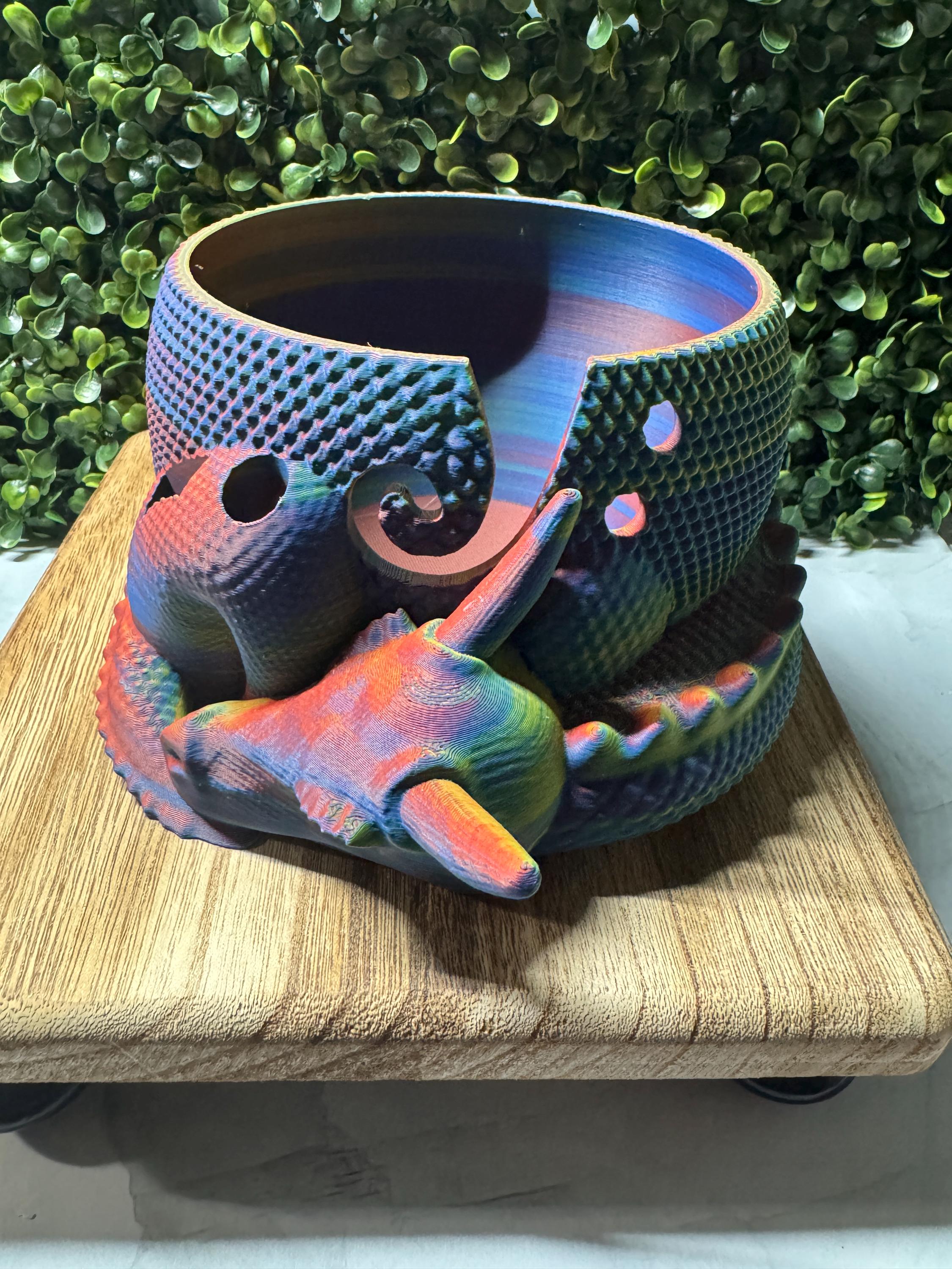Rainbow Dragon Yarn Bowl – 3D Printed Dragon Yarn Holder for Knitting & Crochet - Image 1