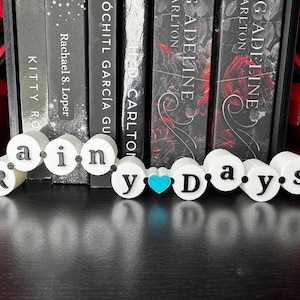 Decoración de estantería con pulsera de la amistad / Letrero para estantería de libros