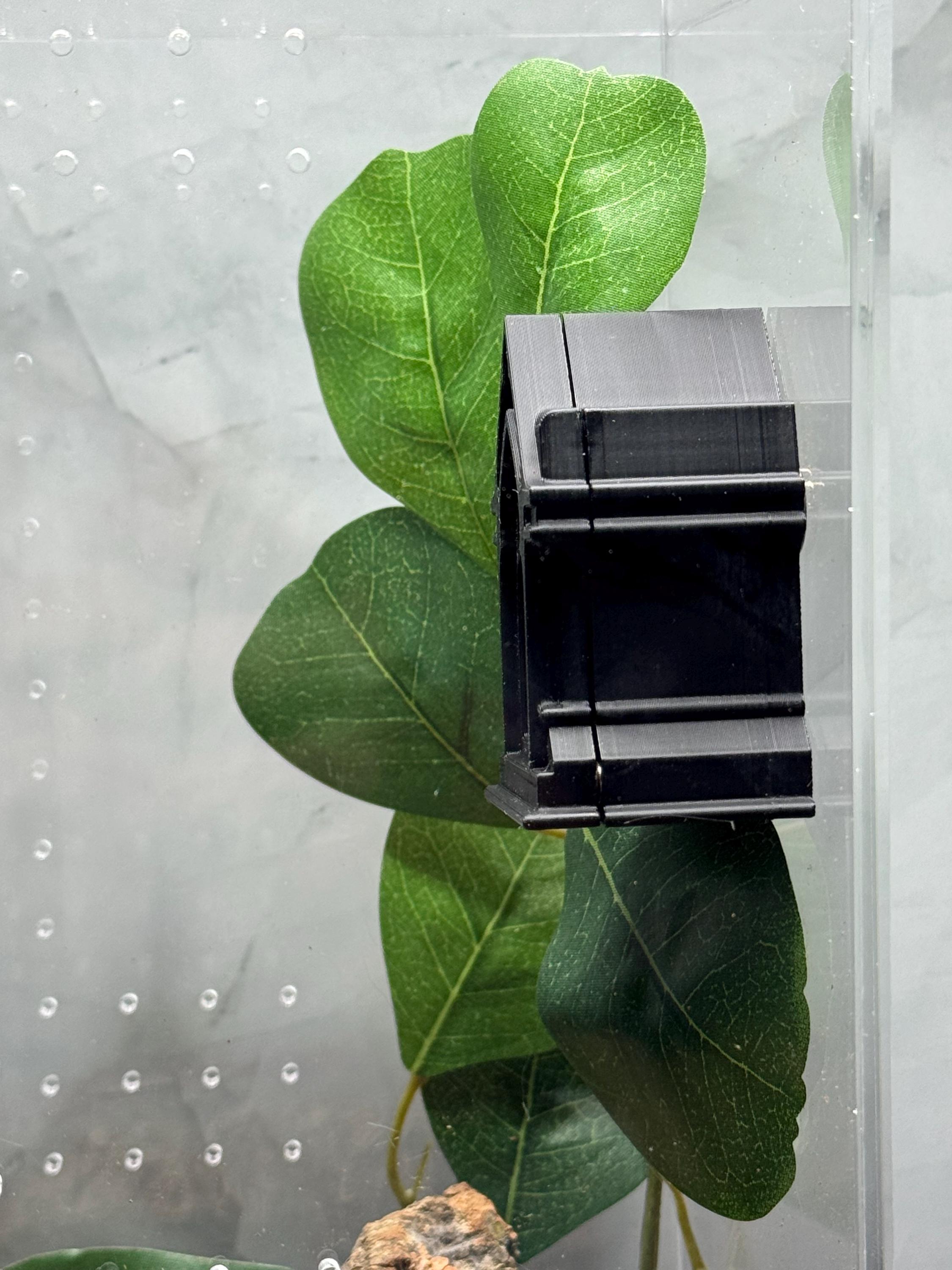 Gothic Tombstone Magnetic Spider Hide – 3D Printed Enclosure Décor for Tarantulas & Small Reptiles - Thumbnail 2