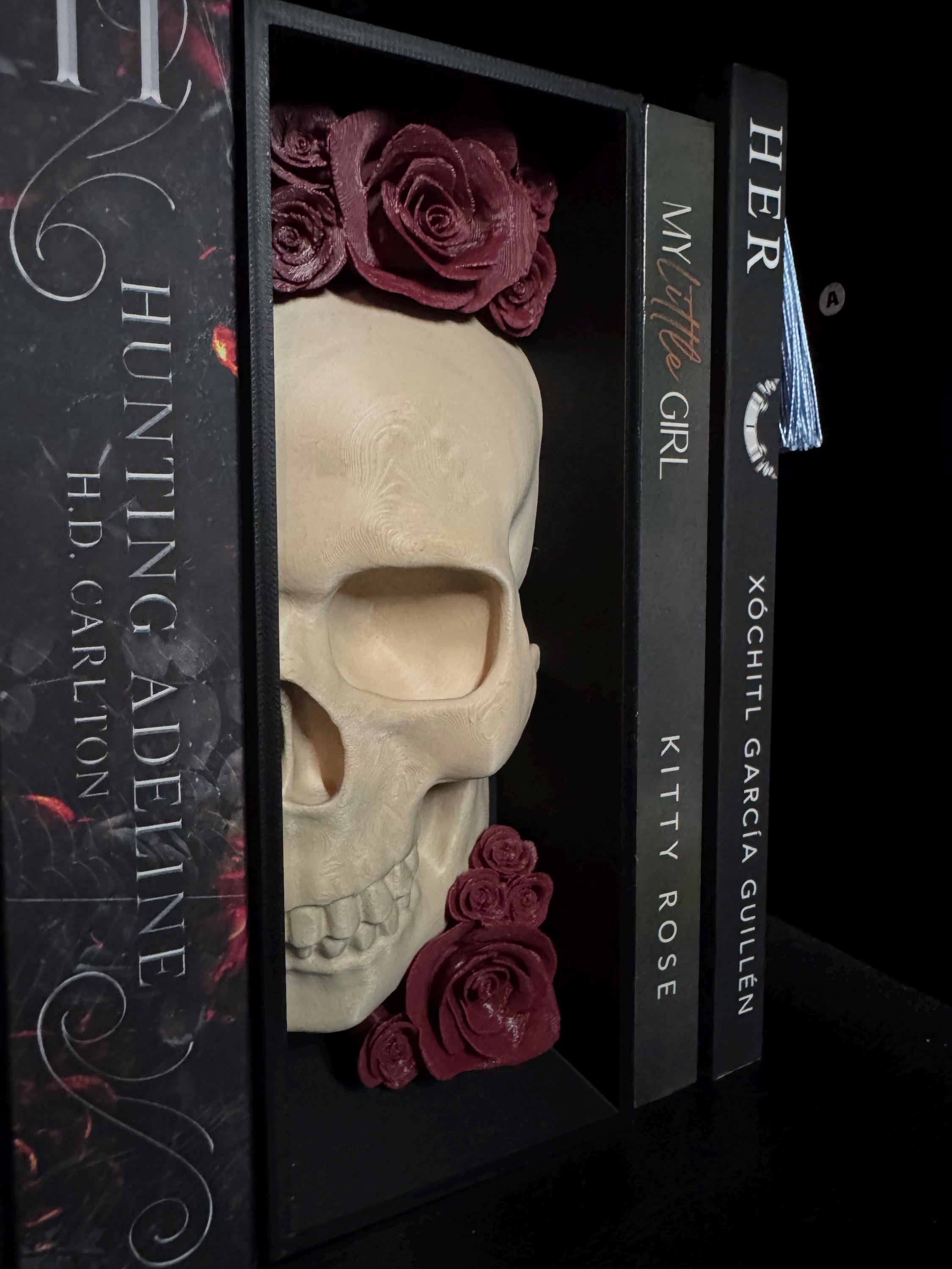 3D Printed Skull Book Nook with Gothic Rose Accents | Dark Academia Bookshelf Insert - Thumbnail 2