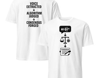 Puede incluir: Camisetas blancas con gráficos negros. Una camiseta muestra un diagrama con bocadillos, balanzas y un documento etiquetado como "Consenso". La otra camiseta tiene el texto "VOICE EXTRACTED, ALGORITHM JUDGED, CONSENSUS FORGED."
