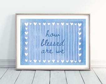 How Blessed Are We Print - Minimalistischer Aquarell Blauer Streifen handgeschriebener Text mit Herzen Rahmen Wandkunst (Digitaler Download)