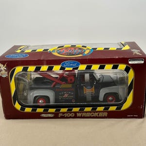 Road Legends 1953 Ford F-100 Wrecker Tow Truck 1:18 Blue Diecast Collectible