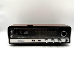 Vintage Realistic Chronomatic 112 Flip Clock Radio – AM/FM Stereo Woodgrain Bedside Hi-Fi