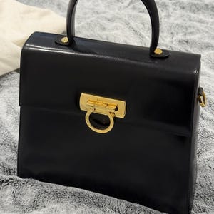 Vintage Salvatore Ferragamo Gancini Plate 2-Way Handbag – Black Leather Top Handle & Shoulder Bag