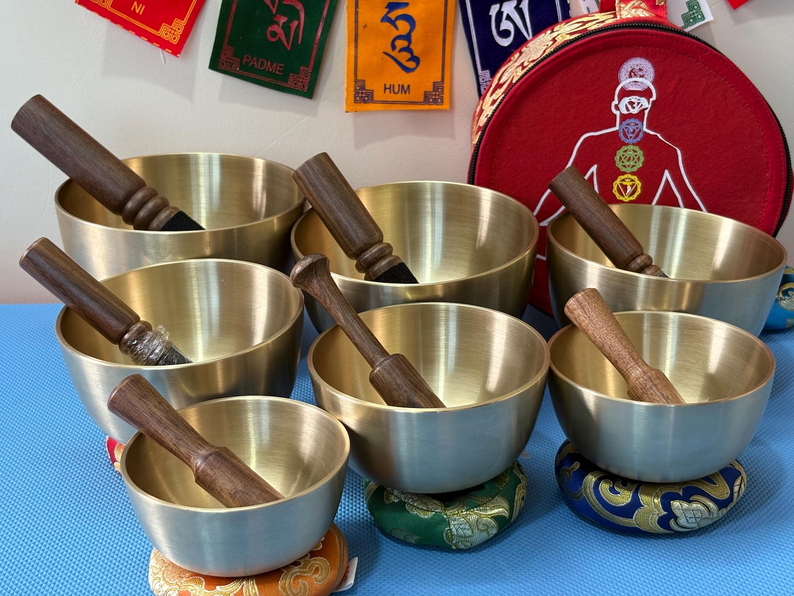 7 Chakra Tibetan Singing Bowl Set – Handmade Meditation & Healing Bowls with Rich Harmonic Sound