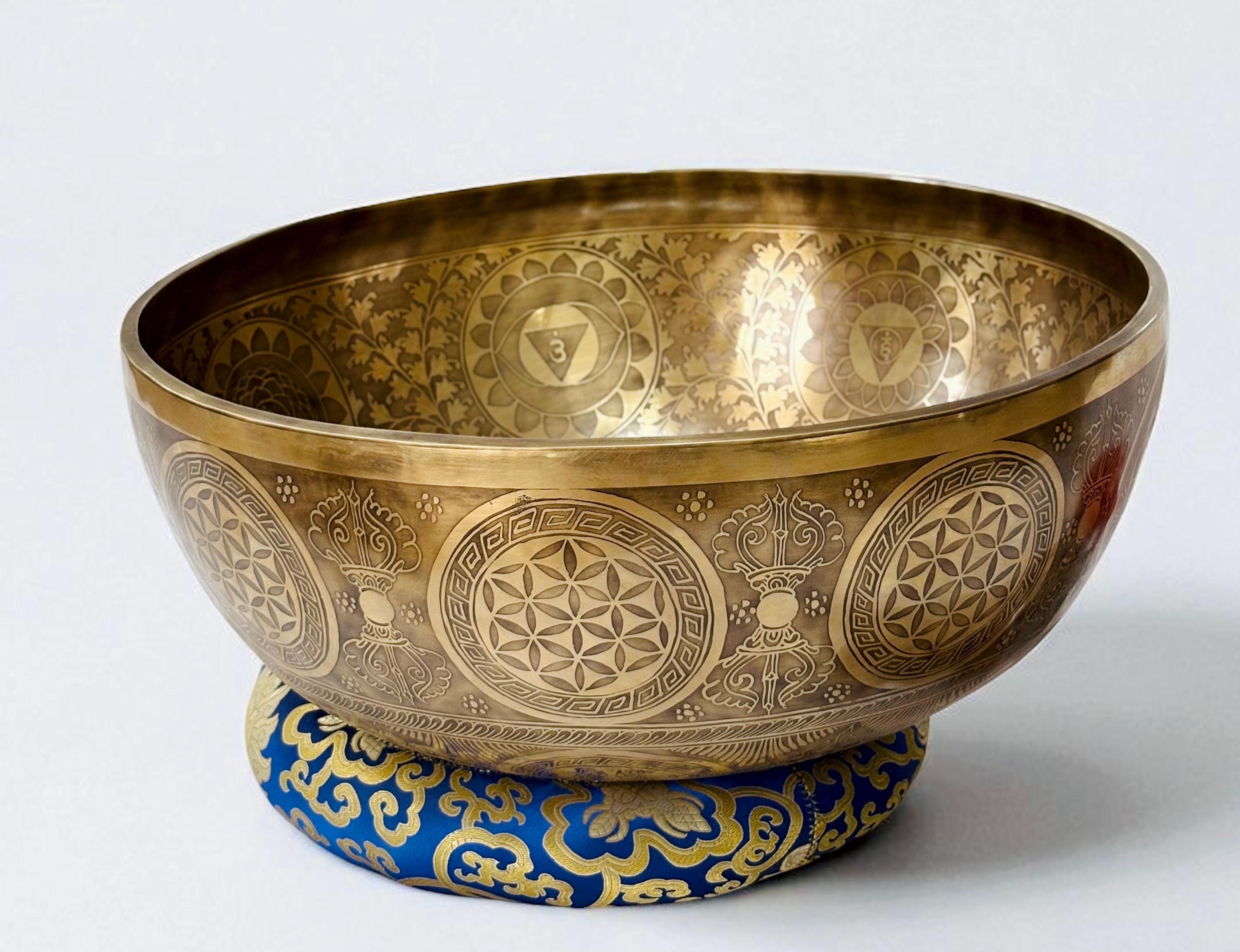 大きな仏足シンギングボウル：瞑想のための7つの金属チベットボウル