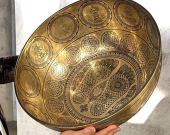 Ciotola tibetana per meditazione extra large a forma di piedi di Buddha – Realizzata a mano in 7 metalli, proveniente dal Nepal.