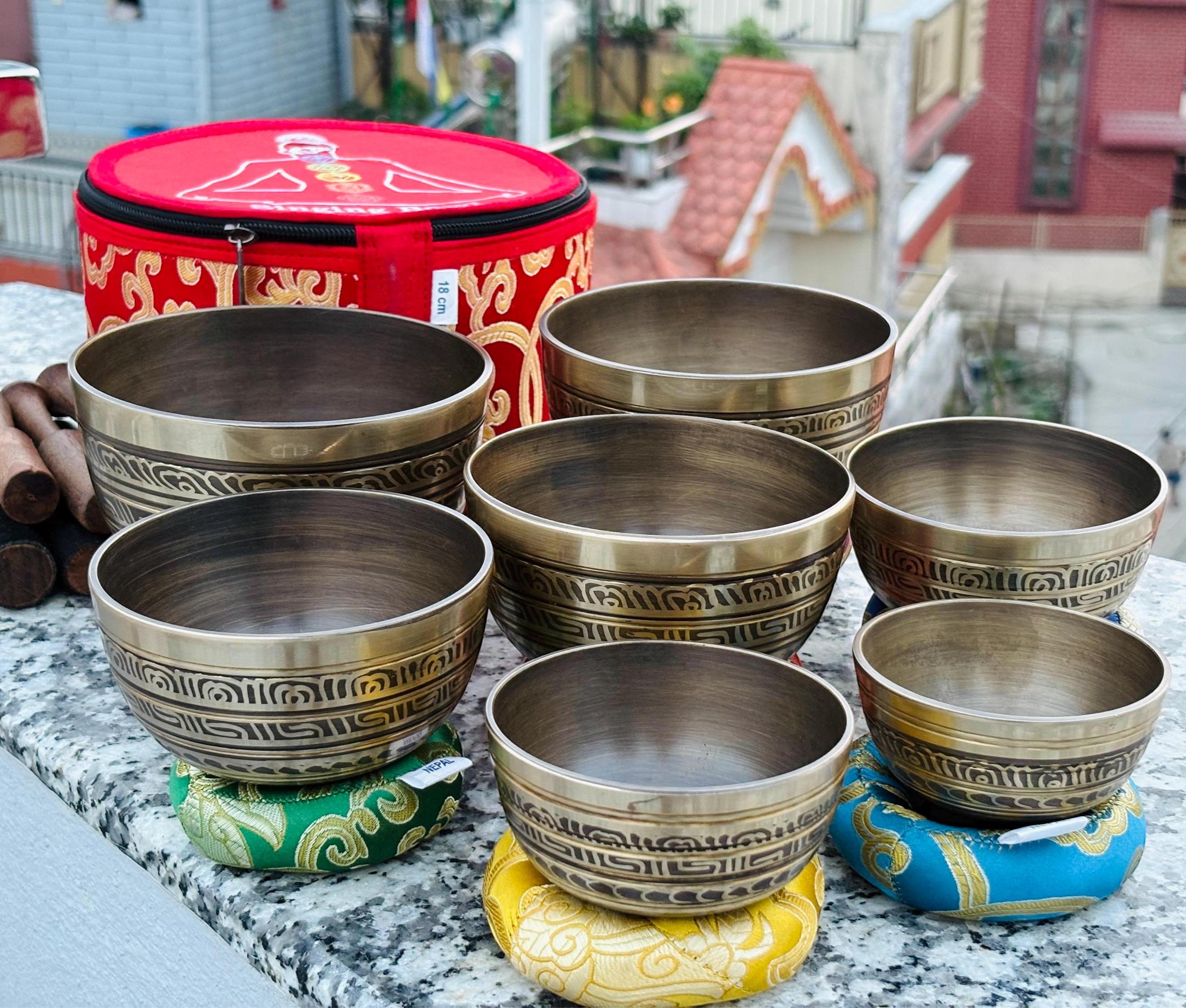手作りの7つのチャクラシンギングボウル – 神聖な瞑想とエネルギー