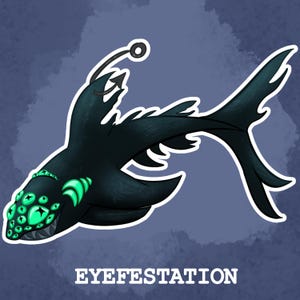 Puede incluir: Ilustraci&oacute;n de color verde oscuro de una criatura con m&uacute;ltiples ojos verdes brillantes y aletas. La criatura tiene una cola larga y un ap&eacute;ndice en forma de anzuelo. La palabra "EYEFESTATION" est&aacute; escrita en letras blancas en la parte inferior.