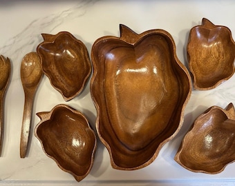 Vintage serveringsskålset i trä, 7 delar, tillverkat i Filippinerna, bladformad Tiki MCM