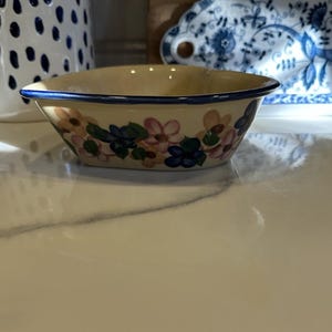 Alpine Pottery Roseville Ohio hjärtformad skål blommig sidovy vintage 1998 stämpel